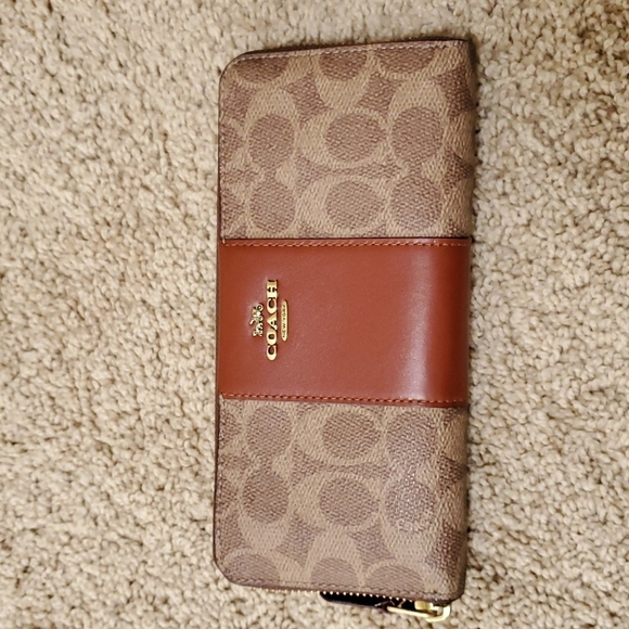 COACH Tan Brown Monogram Zippy Wallet - Picture 1 of 11
